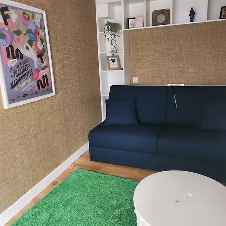 Sun - 1st Floor - Center - Train Station 5 Minutes Away *